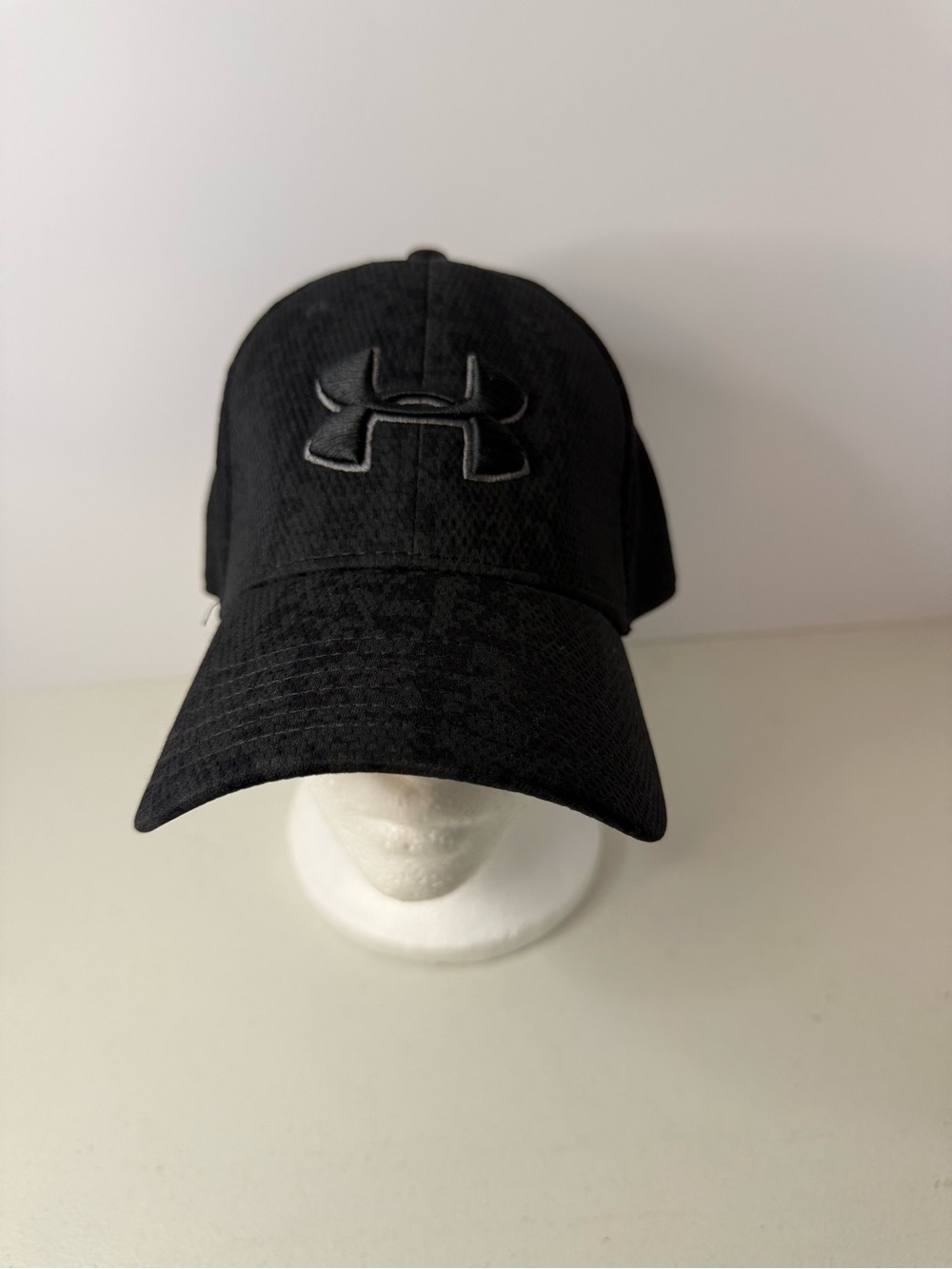Under Armour Mens Blitzing Stretch Fit Hat Black Tonal Logo XL/2XL